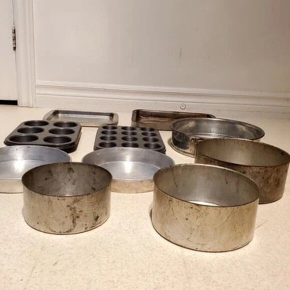 10 Piece New and Vintage Square and Bread Pans Lot - Save $ - Picture 3 of 5